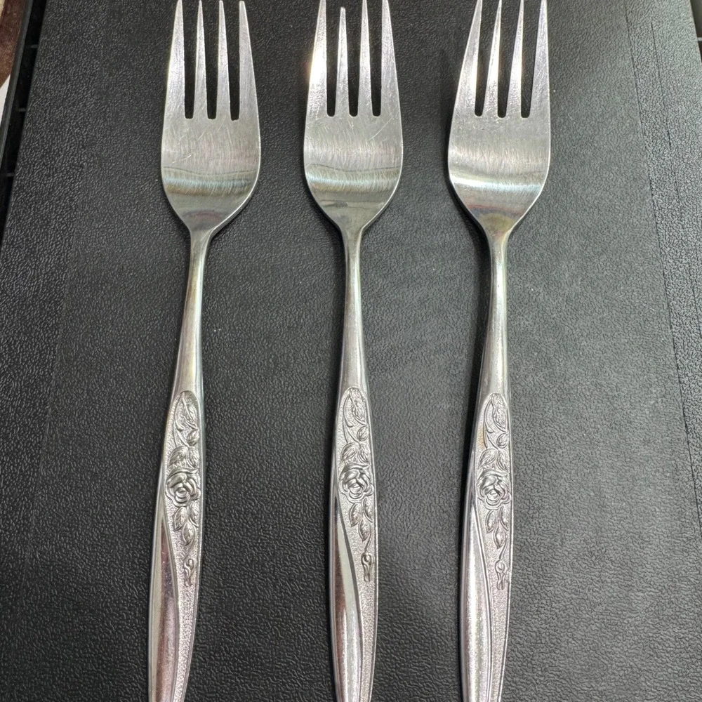 Nasco Embrace Stainless 18 Pc Flatware Set Japan Rose Floral Design Knives Forks